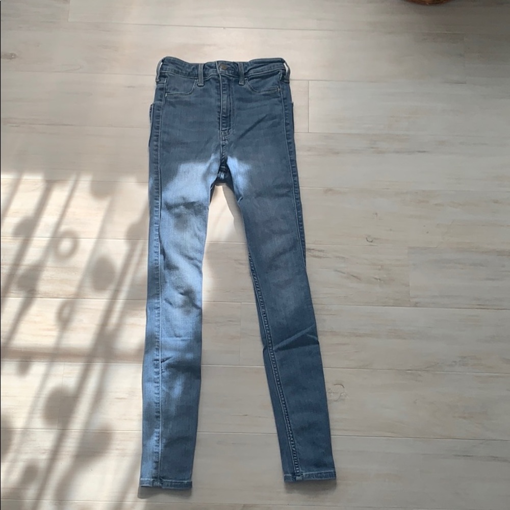 Ultra high rise Hollister jeans - Picture 1 of 3